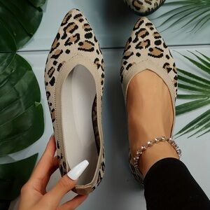 Leopard Chic: Women's Stylish Pointed Toe Slip-On Flats for Effortless Casual